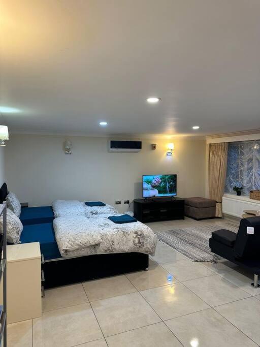 Studio Flat Gants Hill With Free Parking Redbridge Eksteriør billede