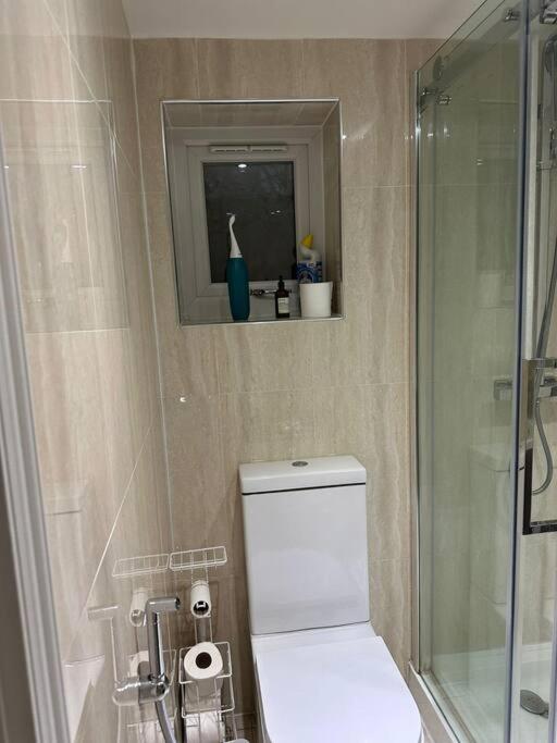 Studio Flat Gants Hill With Free Parking Redbridge Eksteriør billede