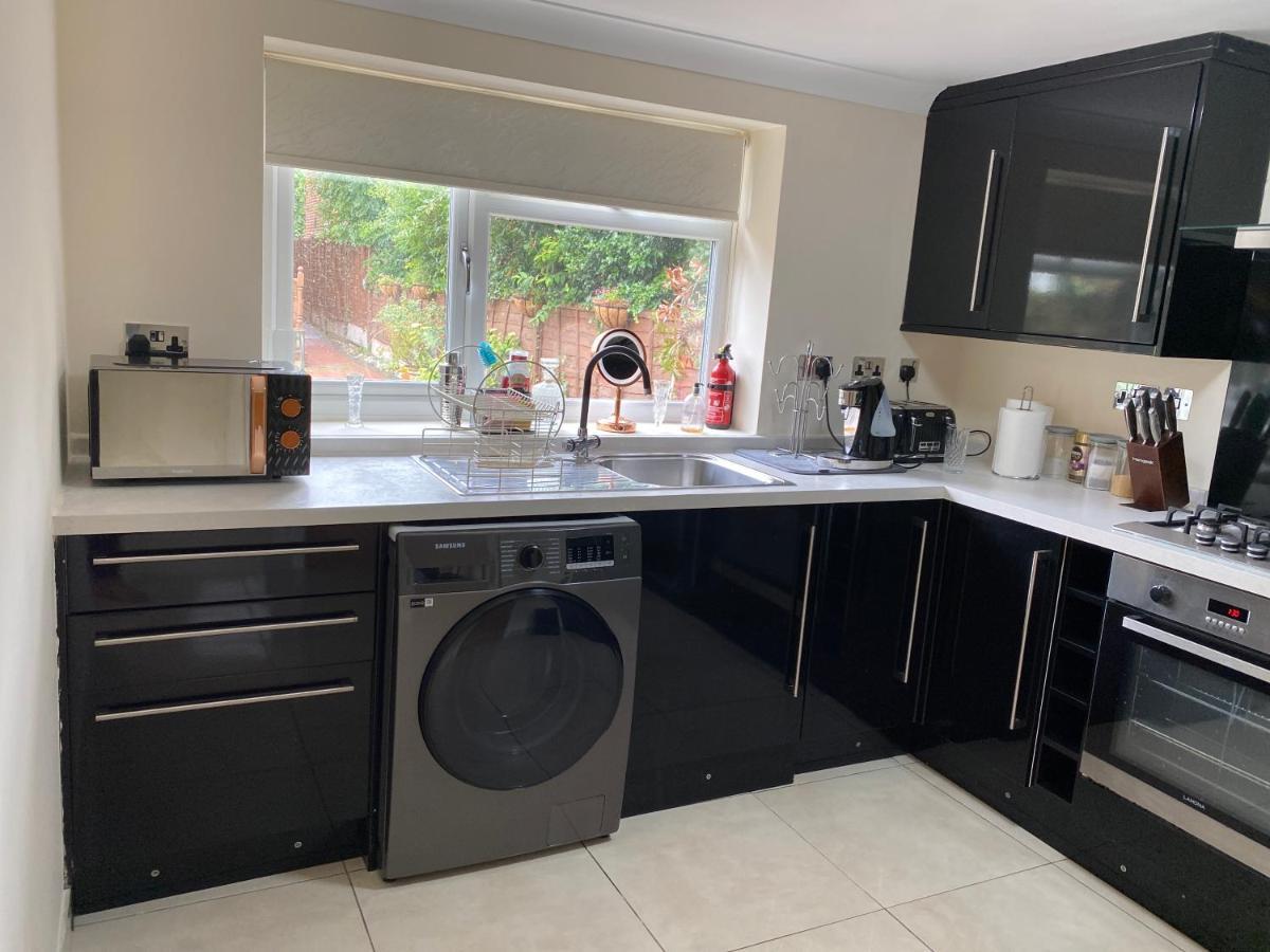 Studio Flat Gants Hill With Free Parking Redbridge Eksteriør billede
